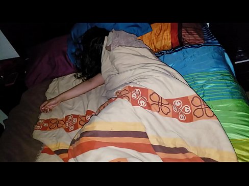 ❤️ ناتنی در حالی که نامادری جوانش را می خوابد سرزنش می کند. ️ فیلم مقعد در fa.porn-mz-com.ru ️❤